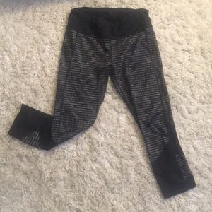 Lululemon cropped leggings w mesh & pockets!